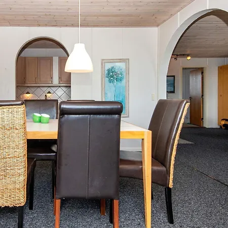Vakantiehuis Cozy House Near Sea Havrvig