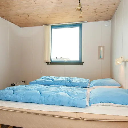 Cozy House Near Sea Havrvig